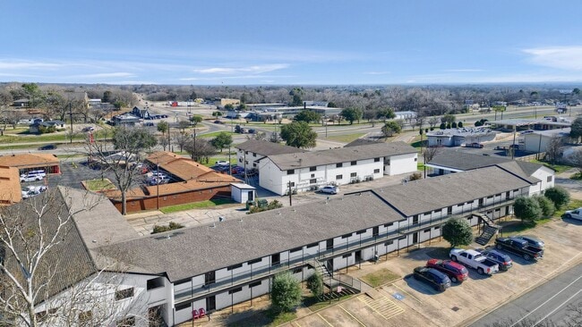Building Photo - The Circle at Denison Rental