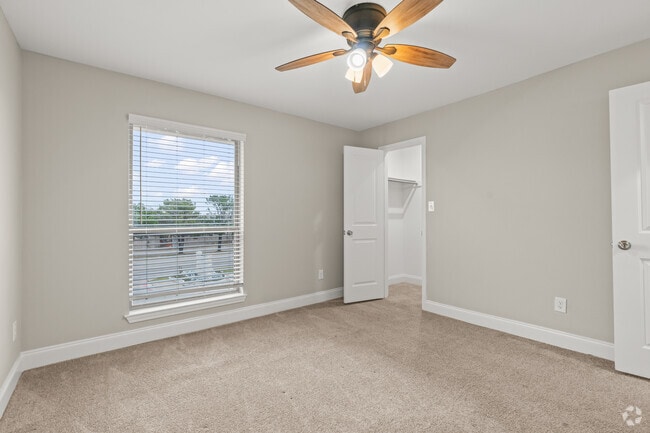 1BR, 1BA - 640SF - Bedroom