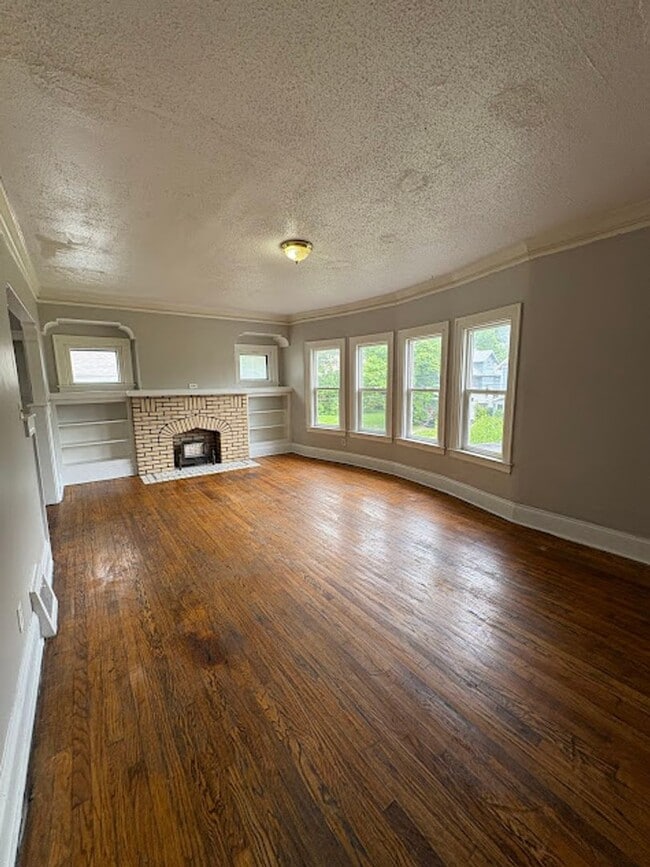 Photo - 3 Bedroom, 1 Bathroom Apartment Rent Ready!