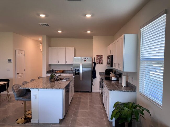 Photo - 1389 Isleta Loop