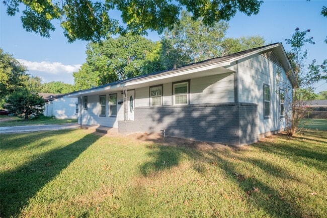Photo - 1727 Jones St