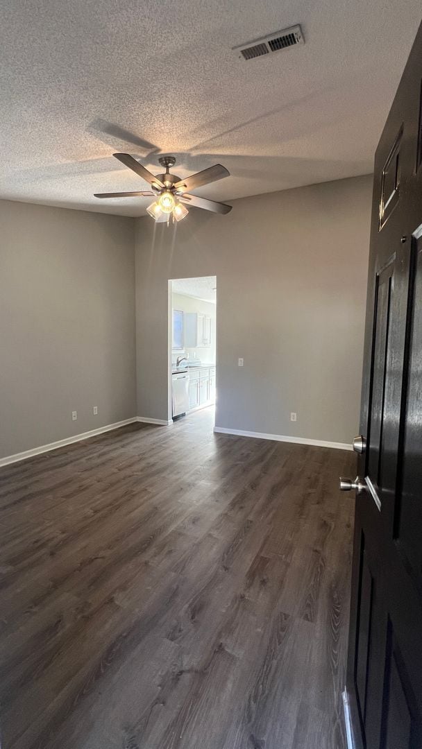 Photo - Sleek and Stylish 3 Bedroom, 2 full bath cottage home in Mid-town! Only $1750/mo.!!