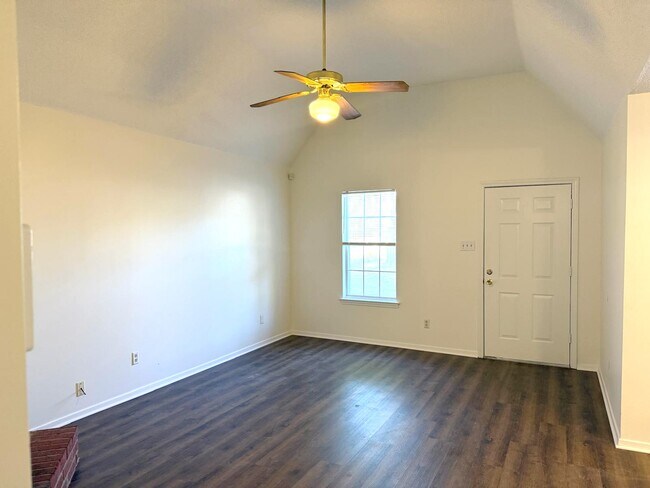 Photo - 4450 Cedar Creek Cove