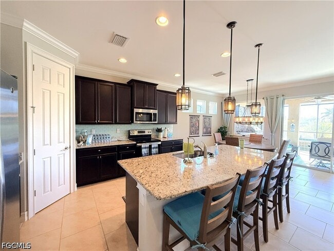 Photo - 3920 King Edwards St