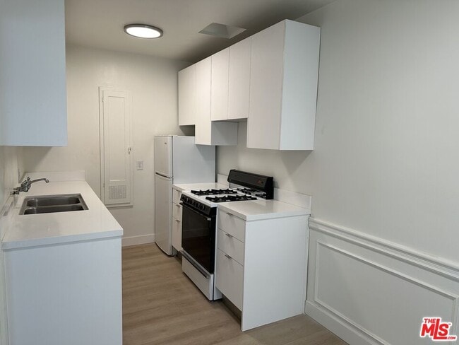 Photo - 325 N Palm Dr Unit F