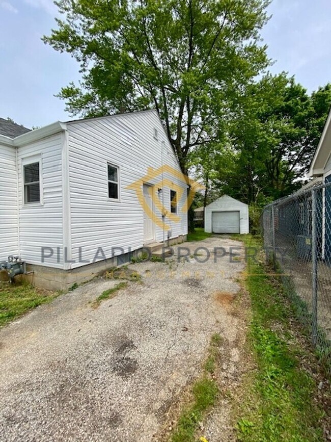 Charming and Updated 2 Bedroom/1 Bathroom House House Rental in