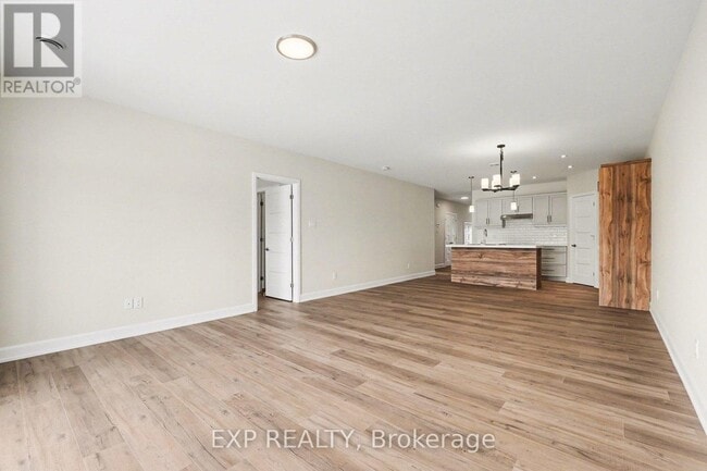 Photo - 440 Falcon Ln