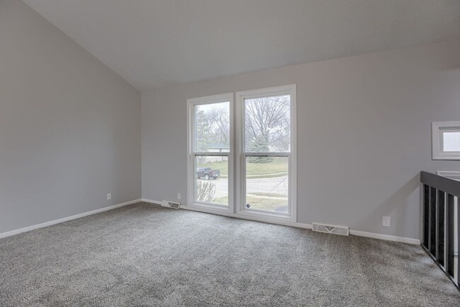 Photo - Great 4 Bedroom In Willow Wood!!