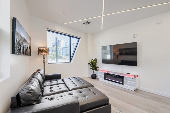 1030 N 1st St Unit SI ID1585483P
