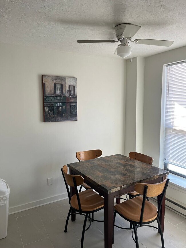 Photo - 233 S 4th St Unidad Apt A