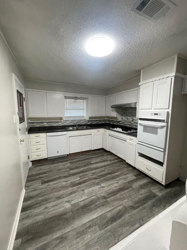 Photo - Single-Family Home: 3 bed, 2 bath