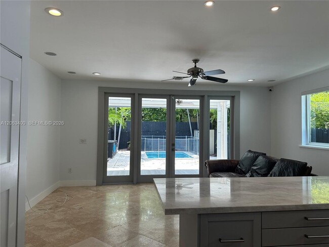 Photo - 3160 Matilda St