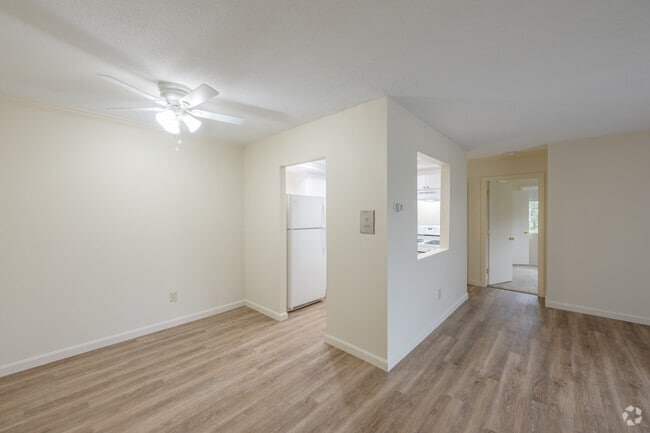 1 BR, 1 BA - 800 SF - Parkway Apartments