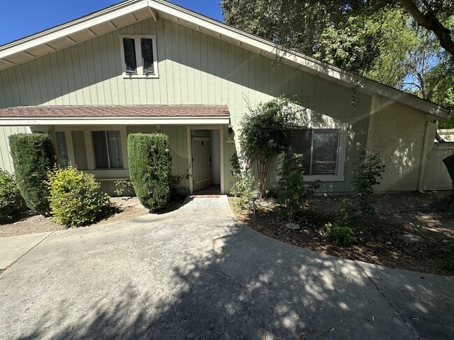 Building Photo - 2077 Village Ln Rental