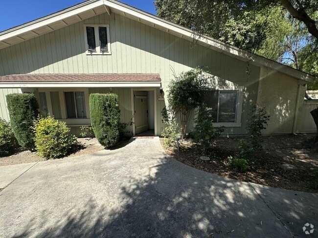 Building Photo - 2077 Village Ln Rental