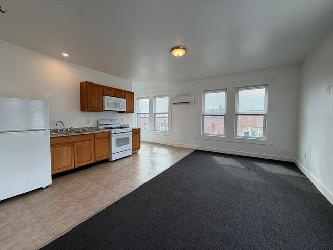 Building Photo - 3 Webster St Unit 5