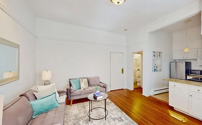 Building Photo - 30 Pinckney St Unit 30 Pinckney Street