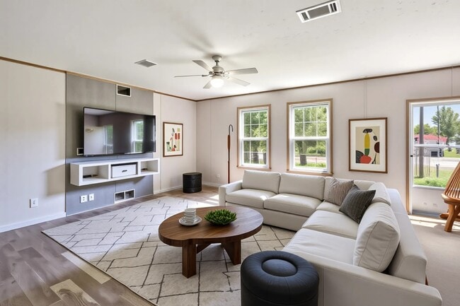 Photo - 1721 Main St