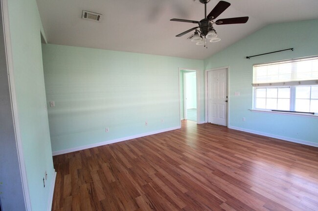 Photo - 3 Bedroom Home in Wakulla Gardens Available Now