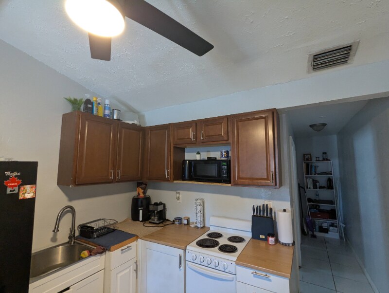 Photo - 6581 Hayes St