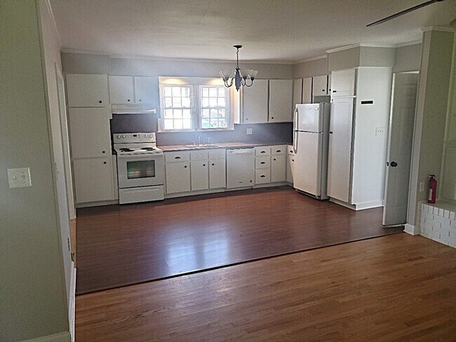 Photo - Charming Vintage Ranch, Den, Fireplace, Screened Porch