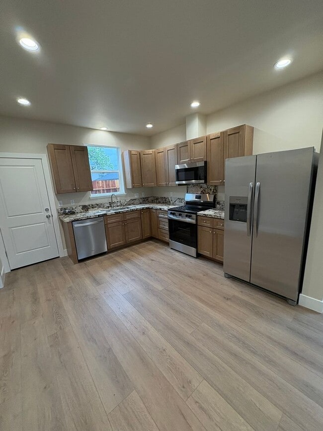 Photo - $2295.00 - BRAND NEW - Mid Town - OFF STRE...
