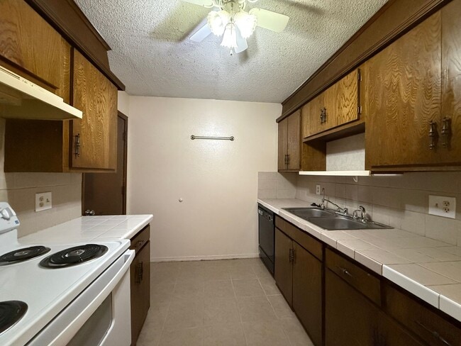 Photo - A 3 bed, 2 bath Duplex in Broken Arrow