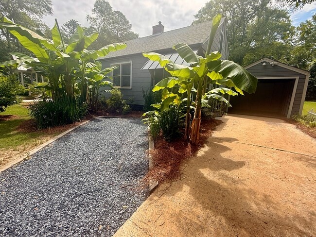 Building Photo - 3BR Normaltown Charmer