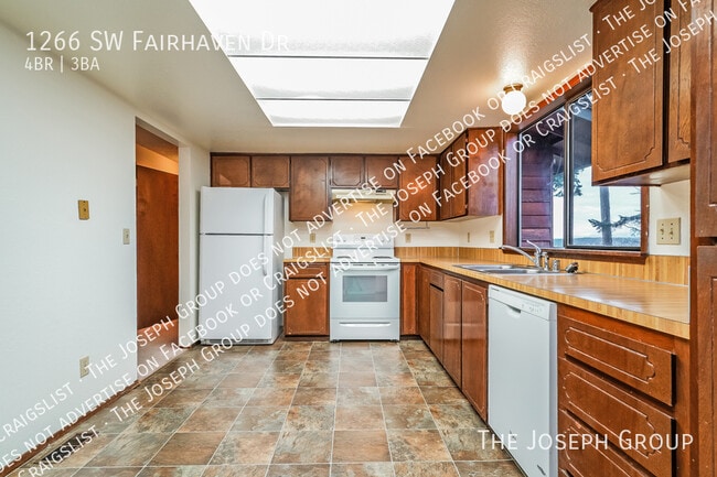 Photo - 1266 SW Fairhaven Dr