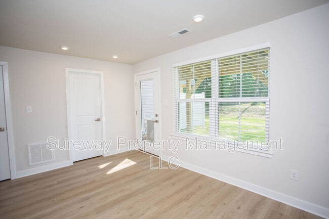 Photo - 8 Foxwood Dr