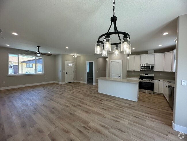 Building Photo - 21907-21909 Chimney Rock Dr Unit 21907 Rental