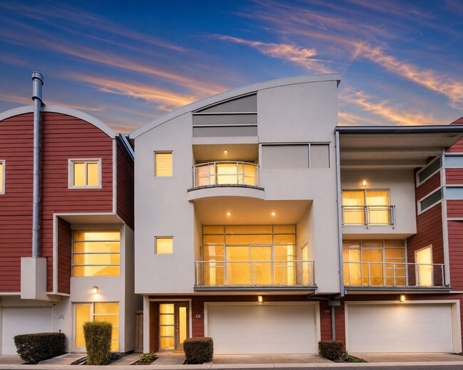 Building Photo - 6014 Fairdale Ln Unit B