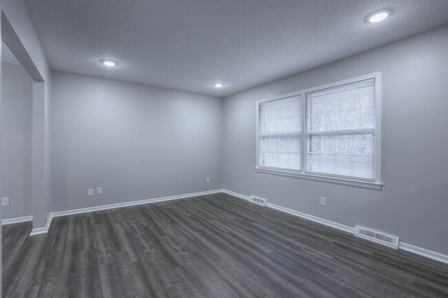 Photo - 6725 NW Hilldale Dr