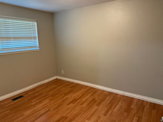 Photo - 2501-2503 Bridgeport Way West