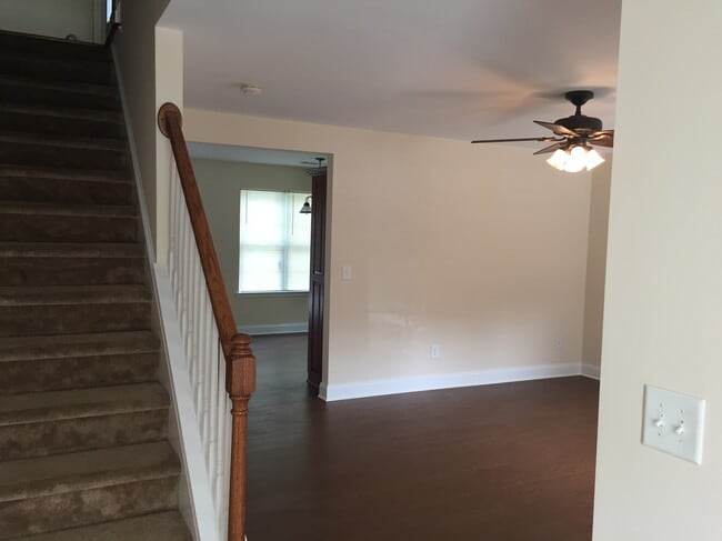 Sala de estar - 319 Chestnut Ave Unidad 369E