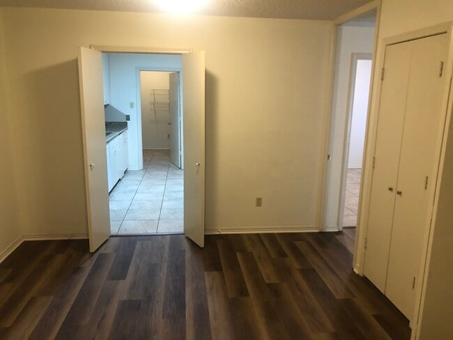 Photo - 412 Hampton Ct