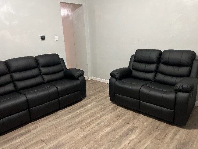 Livingroom - 25 Fleetwood St