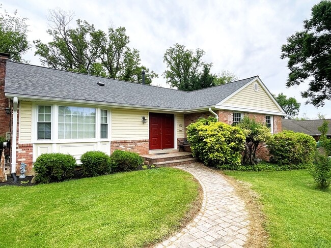 Photo - Beautiful 5 bedroom/2.5 bath with large yard