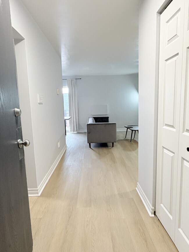 Photo - 1980 Wyandotte St W Unité 203