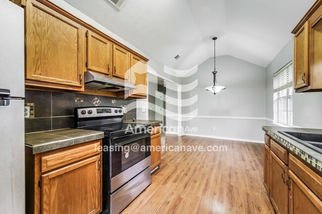 Photo - 2032 Red Oak Dr
