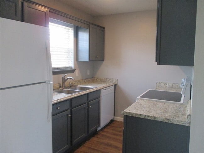 Photo - 2839 Meridian Pl