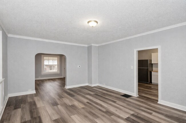 Photo - 1051 N Mount Street