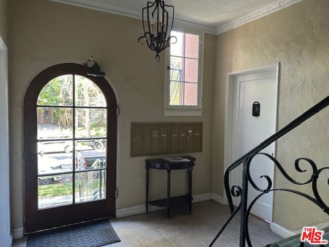 Photo - 444 N Sycamore Ave Unit 5