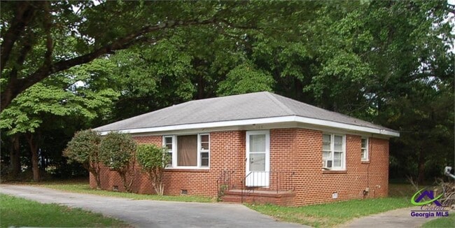 Building Photo - 109 Holly St