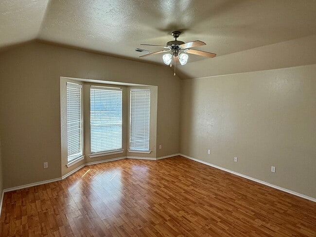 Photo - Great 3 Bed 2 Bath With Study In Edmond