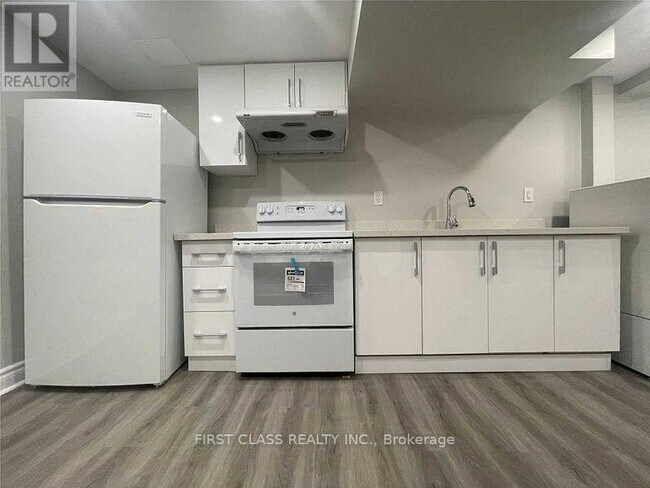 Photo - 3280 Pilcom Crescent