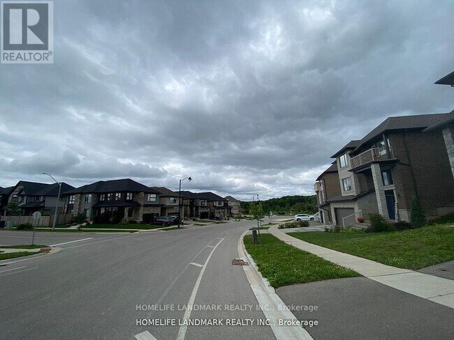 Photo - 561 Mayapple St
