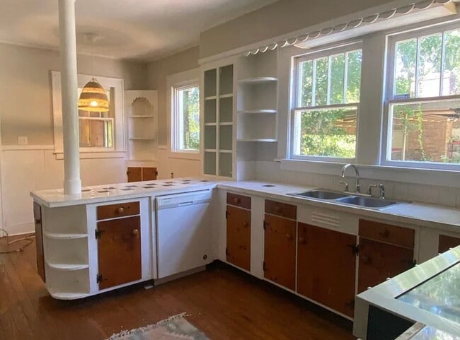 Photo - 409 Edgewater Rd