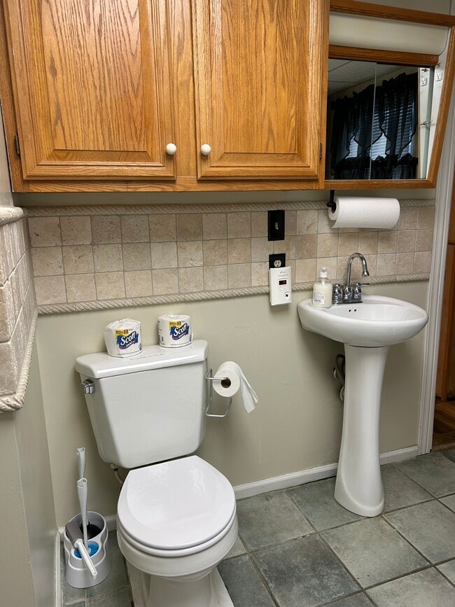 Photo - 2179 Shartlesville Rd Unidad The Golden Oak Suite