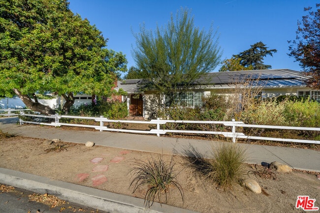 Photo - 13843 Milbank St